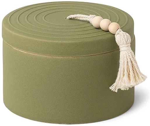 Świeca zapachowa, jasnozielona - Paddywax Cypress & Fir Ceramic Candle With Lid & Beaded Hang Tag Sage Green — Zdjęcie N1