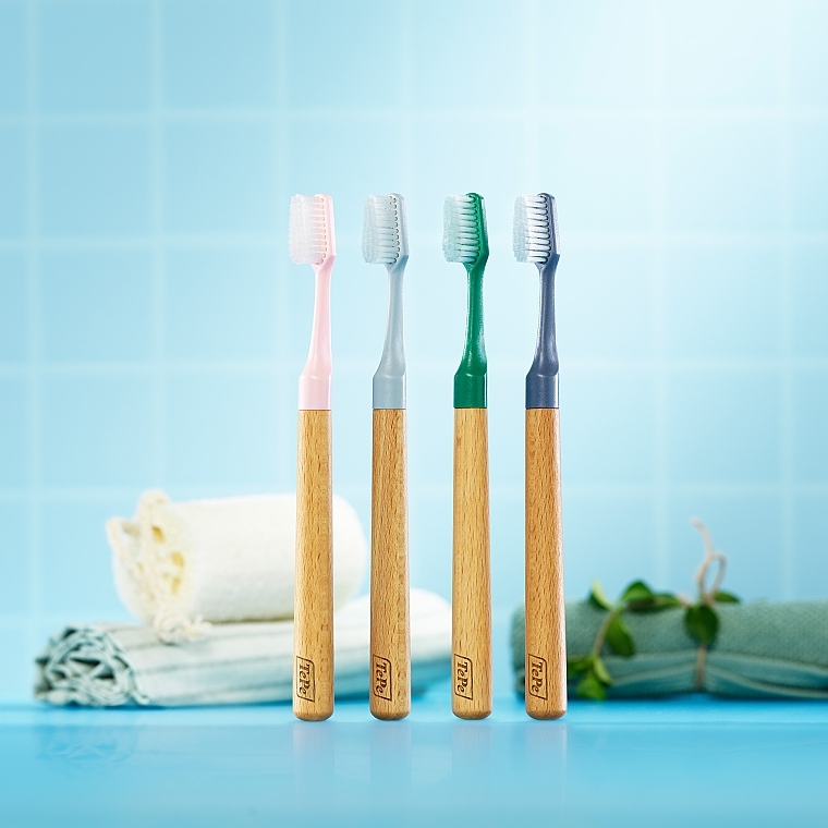 Ekologiczna szczoteczka do zębów z drewnianą rączką i trzema wymiennymi główkami, zielona - TePe Choice Soft Toothbrush — Zdjęcie N8