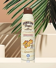 Spray do opalania z filtrem słonecznym - Hawaiian Tropic Satin Protection Continous Spray Ultra-Light SPF30 — Zdjęcie N2