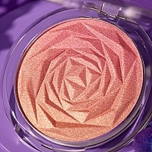 Róż do twarzy - Essence In The Bloom'light Blushlighter — Zdjęcie N4