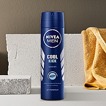 Antyperspirant w sprayu dla mężczyzn - NIVEA MEN Deodorant Cool Kick — Zdjęcie N2