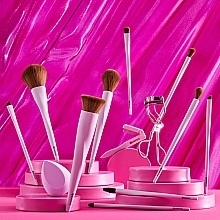 Pędzel do makijażu - Essence Make Up Buffer Brush 01 Buff Away Your Problems — Zdjęcie N5