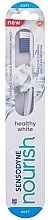 Miękka szczoteczka do zębów, jasnoniebieska - Sensodyne Nourish Healthy White Soft Toothbrush — Zdjęcie N1