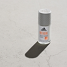 Intensywny antyperspirant w kulce - Adidas Intensive Dezodorant Roll-on — Zdjęcie N4