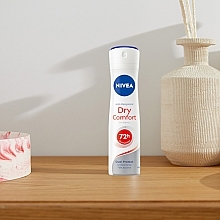 Antyperspirant Ochrona i komfort 72 godziny - NIVEA Deodorant Dry Comfort Plus Spray — Zdjęcie N4