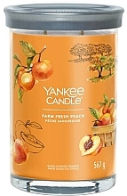 Świeca zapachowa w szkle Farm Fresh Peach, 2 knoty - Yankee Candle Singnature — Zdjęcie N1