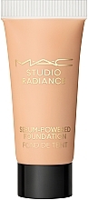 PREZENT! Podkład tonalny-serum do twarzy - MAC Studio Radiance Serum-Powered Foundation (mini) — Zdjęcie N1