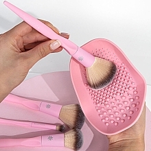 Środek do czyszczenia pędzli, silikonowy, duży - Brushworks Makeup Brush Cleaner Tray — Zdjęcie N6