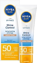 Kup Matujący krem do twarzy - NIVEA SUN UV Face Shine Control Mattifying Effect Medium Tinted Cream SPF50