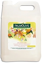 Mydło w płynie Migdał - Palmolive Cream Enriched With Sweet Almond Milk — Zdjęcie N1