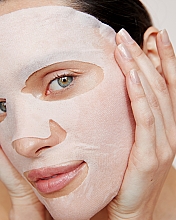 Intensywnie nawilżająca maska w płachcie - NIVEA Rose Touch Hydrating Sheet Mask With Organic Rose Water & Hyaluron — Zdjęcie N5