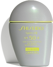 PRZECENA! Przeciwsłoneczny krem BB do twarzy SPF 50+ - Shiseido Sports BB Cream * — Zdjęcie N1