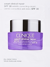 Inteligentny krem przeciwstarzeniowy do twarzy - Clinique Smart Clinical Repair Wrinkle Correcting Cream SPF 30 (próbka) — Zdjęcie N1