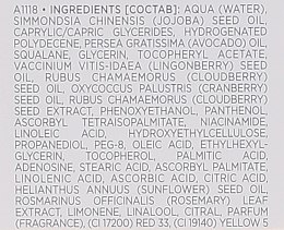 PREZENT! Rozświetlający koktajl z witaminą C do skóry normalnej i suchej - Lumene Valo [Light] Arctic Berry Cocktail — Zdjęcie N2