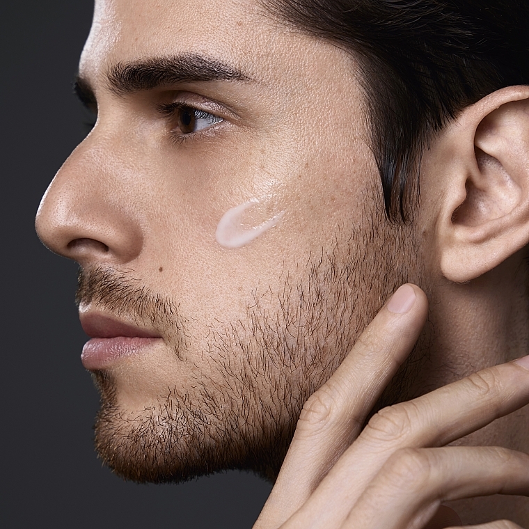 Odmładzający fluid do twarzy - Shiseido Men Total Revitalizer Light Fluid — Zdjęcie N5