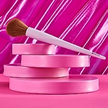 Pędzel do różu i rozświetlacza - Essence Blush & Highlighter Brush — Zdjęcie N4