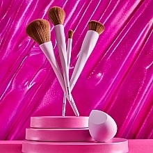 Pędzel do różu i rozświetlacza - Essence Blush & Highlighter Brush — Zdjęcie N3