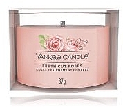 Świeca zapachowa w mini szklance - Yankee Candle Fresh Cut Roses Mini — Zdjęcie N1