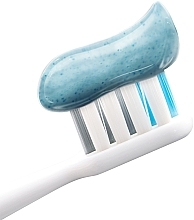 Wybielająca pasta do zębów z fluorem - Colgate Max White One Luminous — Zdjęcie N5