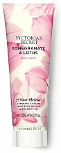 Nawilżający balsam do ciała - Victoria's Secret Pomegranate & Lotus Fragrance Lotion — Zdjęcie N1