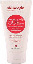 Kup Przeciwsłoneczny lotion do twarzy - Skincode Essentials Sun Protection Face Lotion SPF 50+