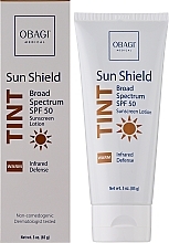 Barierowy krem ochronny do twarzy SPF50 - Obagi Medical Sun Shield Tint Broad Spectrum Spf 50 Warm — Zdjęcie N2