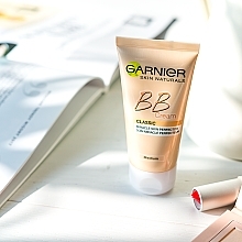 Nawilżający krem BB 5 w 1 do skóry normalnej - Garnier Skin Naturals — Zdjęcie N4