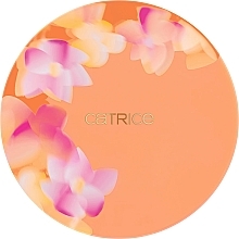 Kremowy rozświetlacz do twarzy - Catrice Seeking Flowers Powder Finish Cream Highlighter — Zdjęcie N4