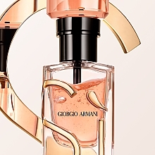 Giorgio Armani Si Intense Refillable - Woda perfumowana — Zdjęcie N10