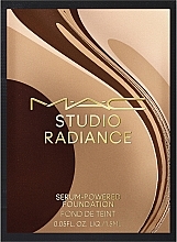 Podkład-serum - MAC Studio Radiance Serum-Powered Foundation (próbka) — Zdjęcie N1