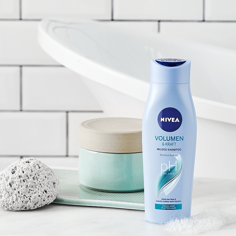 Pielęgnujący szampon zwiększający objętość włosów cienkich - NIVEA Hair Care Volume Care Shampoo  — Zdjęcie N2