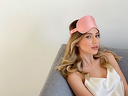 Zestaw do spania w etui, brzoskwiniowy - MAKEUP Gift Set Pink Sleep Mask, Scrunchie, Ear Plugs — Zdjęcie N5