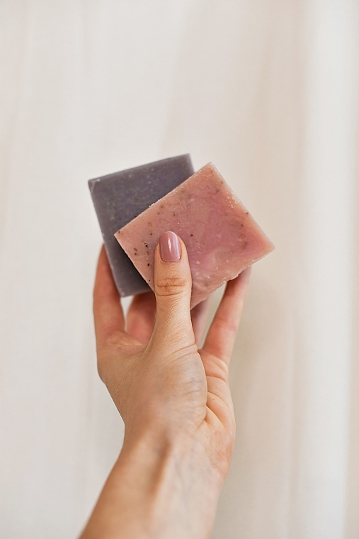 Złuszczające mydło malinowe w kostce - Auna Raspberry Soap — Zdjęcie N3