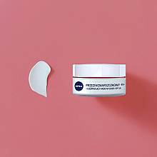 Przeciwzmarszczkowy + ujędrniający krem do twarzy na dzień SPF15 45+ - NIVEA Anti-Wrinkle Firming Day Cream — Zdjęcie N6