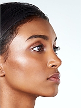 Naturalny rozświetlacz w kremie do twarzy - SkinDivision Illuminating Balm — Zdjęcie N5