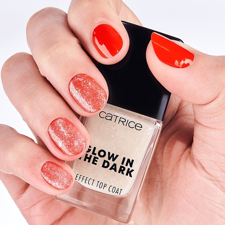 Top coat do paznokci świecący w ciemności - Catrice Glow In The Dark Effect Top Coat — Zdjęcie N5