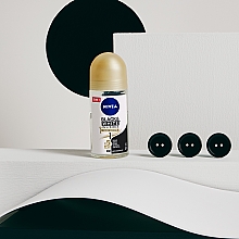 Dezodorant-antyperspirant w kulce - NIVEA Black & White Invisible Silky Smooth Deodorant Roll-on — Zdjęcie N2