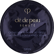 PRZECENA! Intensywny krem ​​na noc - Cle De Peau Beaute Intensive Fortifying Cream (wymienny wkład) * — Zdjęcie N2