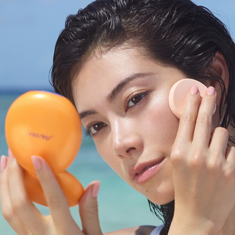 Kompaktowy podkład z filtrem przeciwsłonecznym - Shiseido Tanning Compact Foundation SPF10 (wymienny wkład) — Zdjęcie N5
