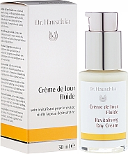 Rewitalizujący krem do twarzy na dzień - Dr Hauschka Revitalizing Day Cream — Zdjęcie N4