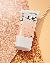 Rozświetlająca baza pod makijaż z witaminą C - Catrice Clean ID Vitamin C Fresh Glow Primer — Zdjęcie N7