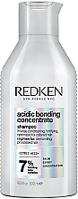 Kup Wzmacniający szampon do włosów słabych - Redken Acidic Bonding Concentrate Shampoo 