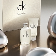 Calvin Klein CK One - Zestaw (edt/200ml + b/lot/200ml) — Zdjęcie N4