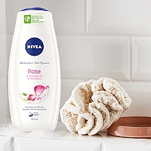 Kremowy żel pod prysznic - NIVEA Bath Care Cream Shower Rose And Milk — Zdjęcie N3