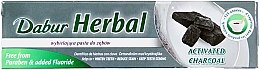 Kup Wybielająca pasta do zębów z węglem aktywnym - Dabur Herbal Activated Charocal