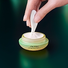 Przeciwstarzeniowy krem pod oczy - Shiseido Future Solution LX Legendary Enmei Ultimate Radiance Eye Cream — Zdjęcie N7