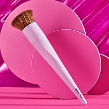 Pędzel do makijażu - Essence Make Up Buffer Brush 01 Buff Away Your Problems — Zdjęcie N4