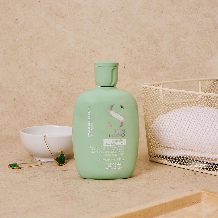 Szampon do przetłuszczającej się skóry głowy - Alfaparf Semi Di Lino Scalp Rebalance Balancing Low Shampoo — Zdjęcie N5