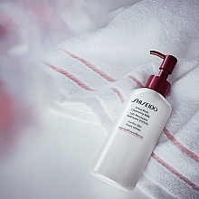 Ekstrabogate oczyszczające mleczko do skóry suchej - Shiseido Extra Rich Cleansing Milk — Zdjęcie N5