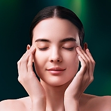 Przeciwstarzeniowy krem pod oczy - Shiseido Future Solution LX Legendary Enmei Ultimate Radiance Eye Cream — Zdjęcie N6